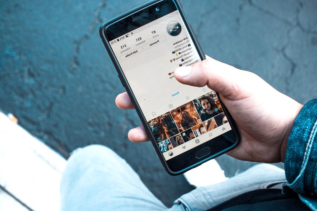 Dynamic digital solution network graphic